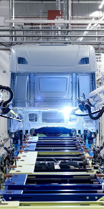 Scania lastebilproduksjon ved hjelp av robotisert teknologi